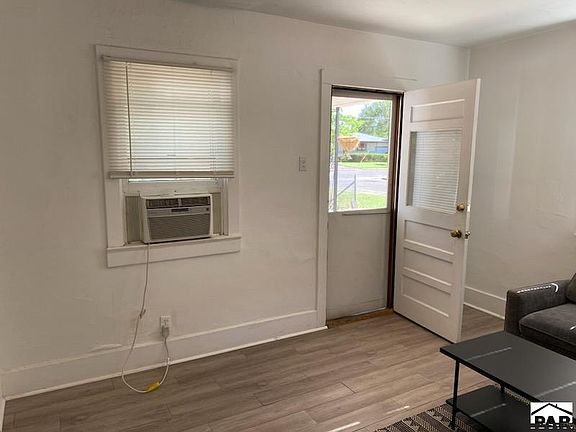 5th image of 742 Belmont Ave
