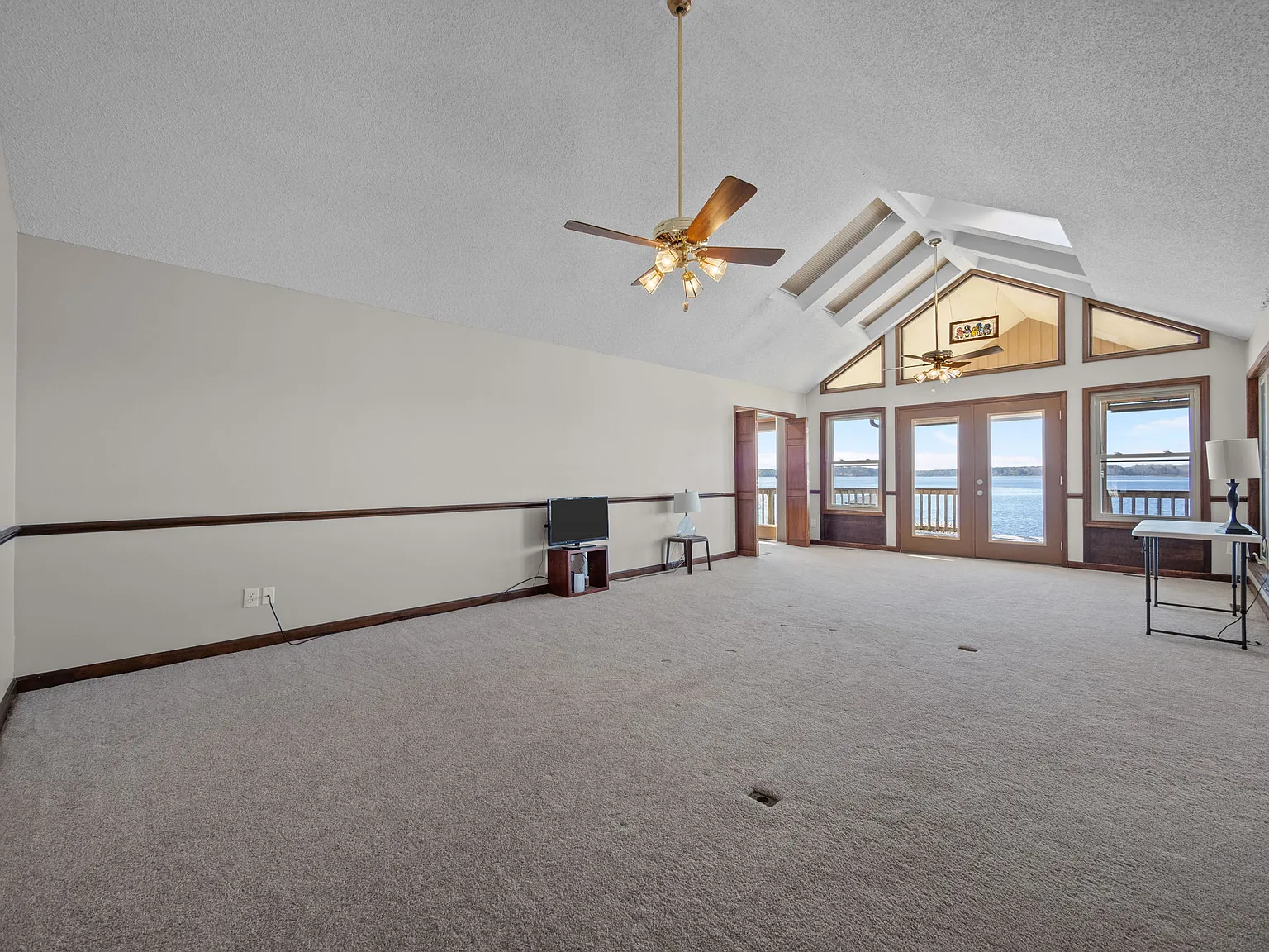 4 bed, 3.5 bath, 2499 sqft, $2,995 — Photo 3