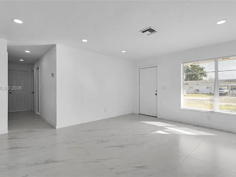 4285 SW 48th Ct — Photo 8