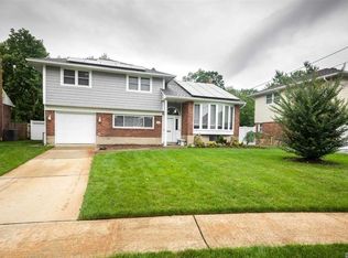 3218 Waterbury Dr, Wantagh, NY 11793