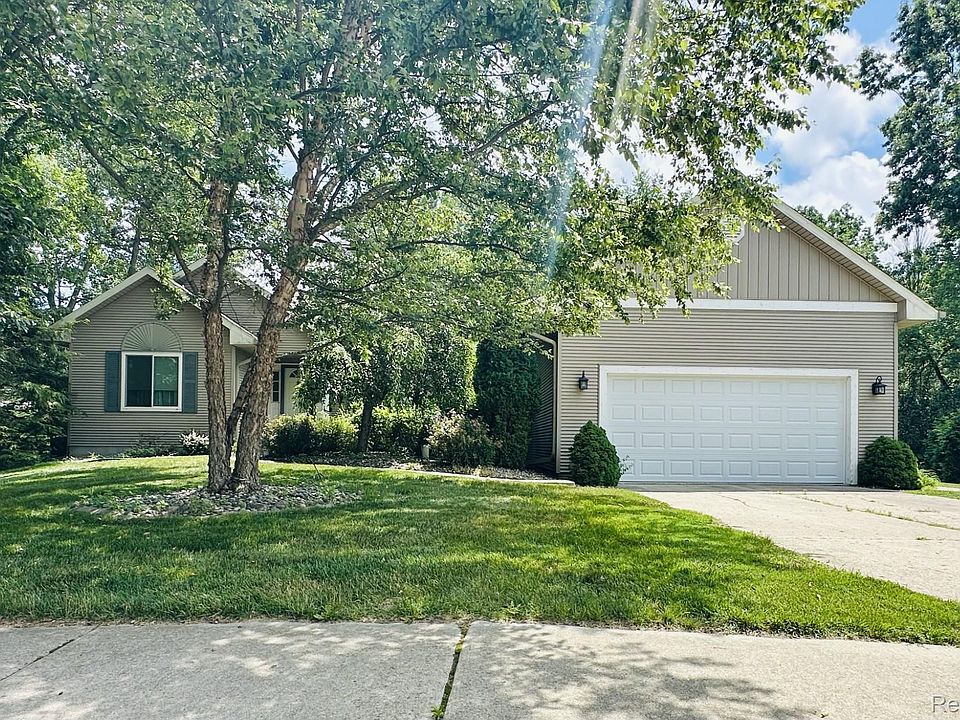 1st image of 2303 Blue Heron Ct