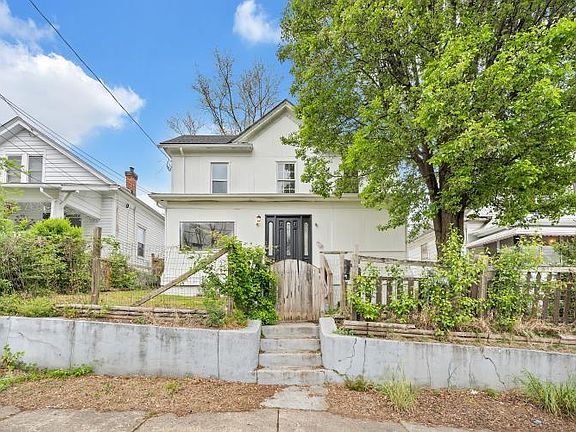3rd image of 628 Mountain Ave SE