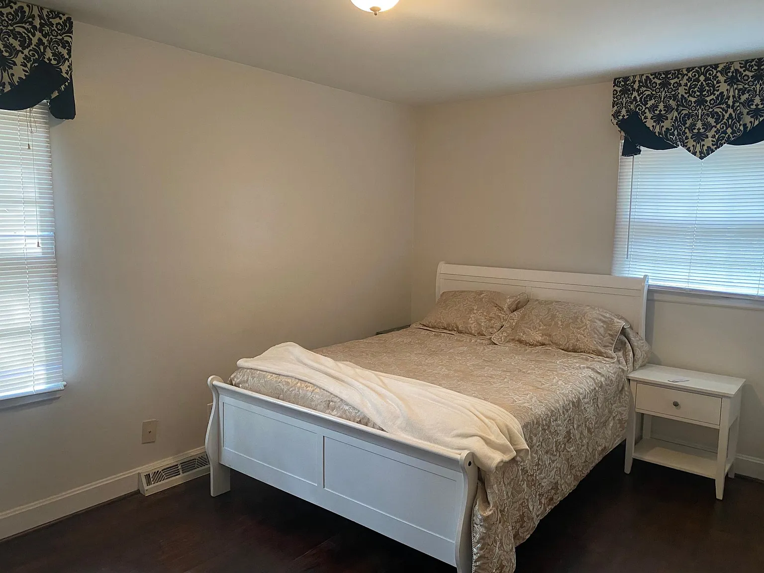 3 bed, 1.5 bath, 1200 sqft, $2,000 — Photo 4