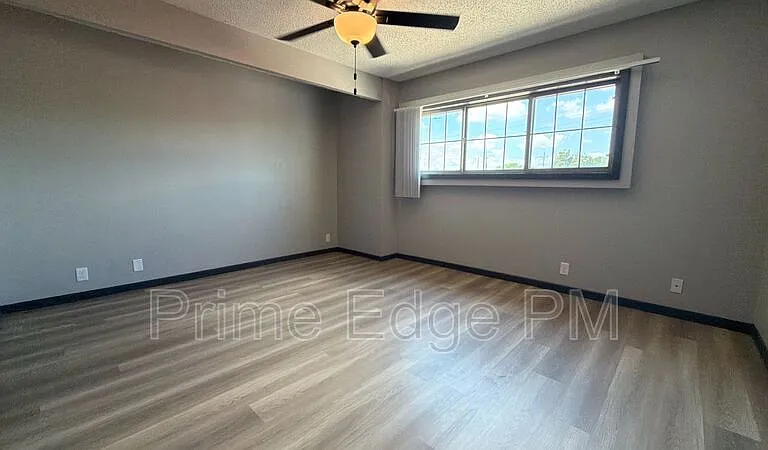 1121 N 28th St #14 — Photo 8