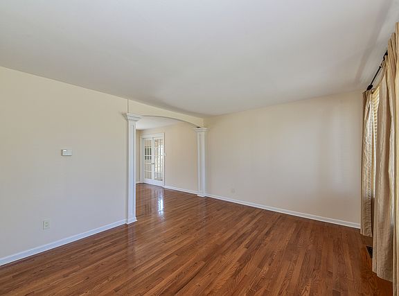 3rd image of 300 Laurie Dr
