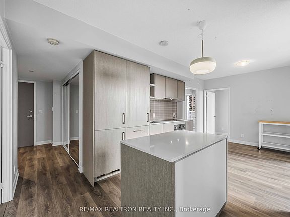 5th image of 88 Harbour St #1410