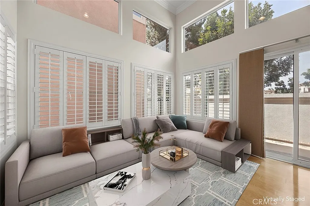3 bed, 2.5 bath, 1498 sqft, $4,000 — Photo 3