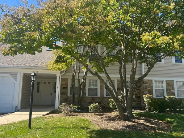 20 Ashburn Ct Unit W1, Schaumburg, IL 60193