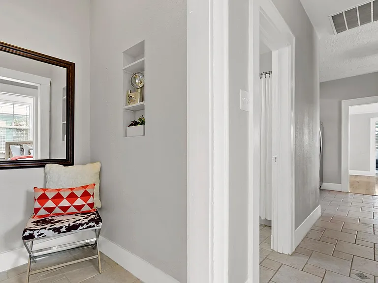 2801 W Estrella St — Photo 18