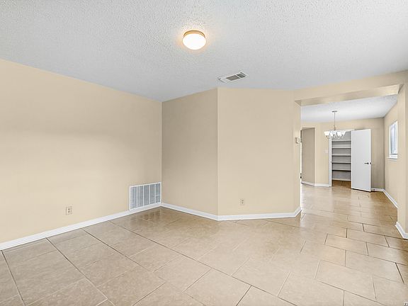 5th image of 8015 CHESTNUT GATE DR
