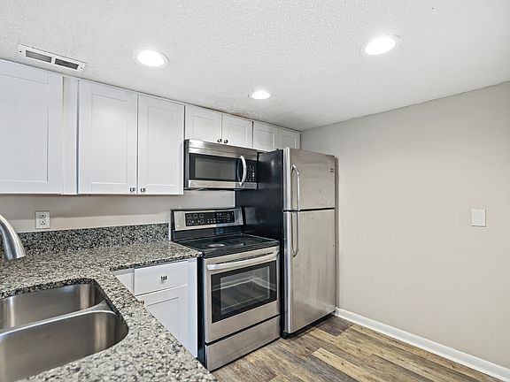 2nd image of 102 General Jackson Ln