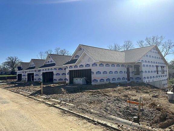 2nd image of 5041 Garden Grove Ln