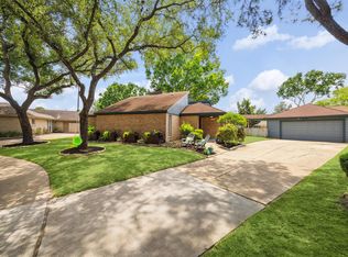 1818 Berryfield Dr, Houston, TX 77077