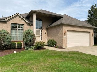 88 Mapleton Dr, Williamsville, NY 14221
