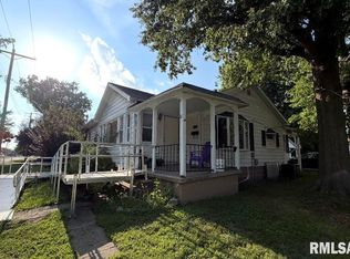 1201 W England St, Taylorville, IL 62568