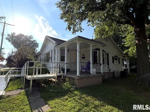 1201 W England St, Taylorville, IL 62568