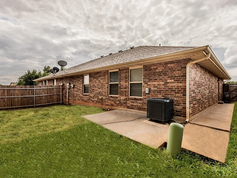 3602 Janus Cir — Photo 13