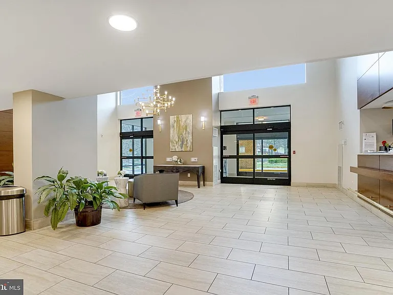 2300 Pimmit Dr #308W — Photo 3