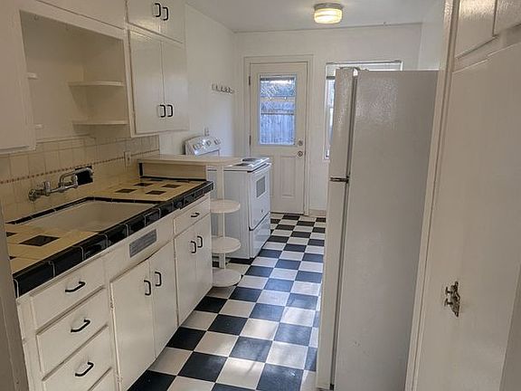 4th image of 1308 SE 36th Ave #281