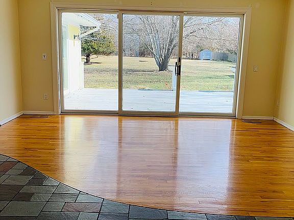 entrance to house living rm