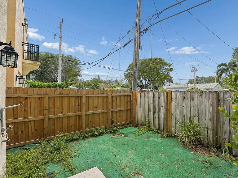819 SW 7th Ave — Photo 37
