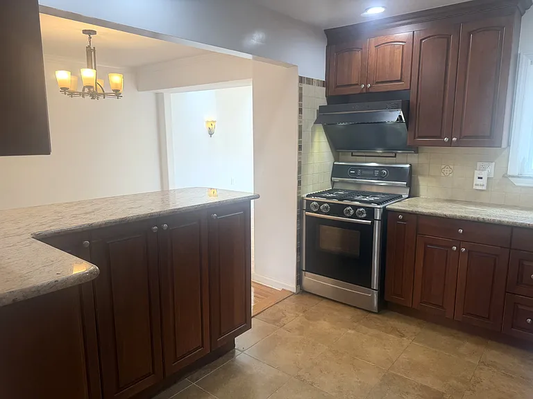62 W McClellan Ave — Photo 6