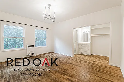836 Sanborn Ave #105 Photo 1