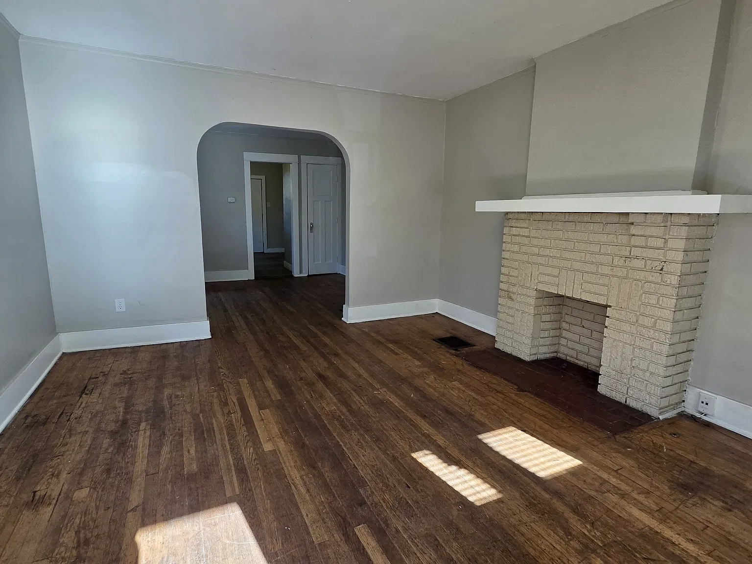 85 Mary Avenue - 85 — Photo 1