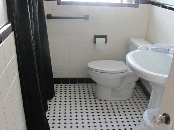 5th image of 8026 McGee St