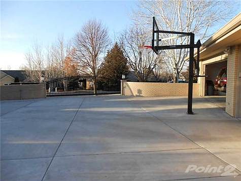 3rd image of 2975 Palm Dr