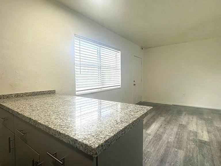 1545 NW 8th Ave — Photo 6