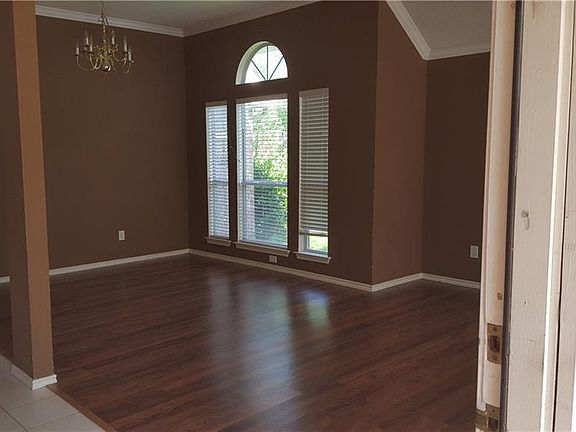 4th image of 2652 Waterford Way