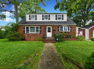 150 Bannon Pl, Massapequa Park, NY 11762