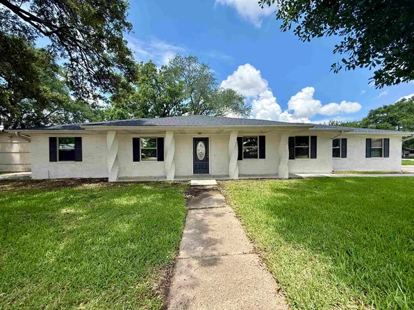 824 S 37th St, Lumberton, TX 77657