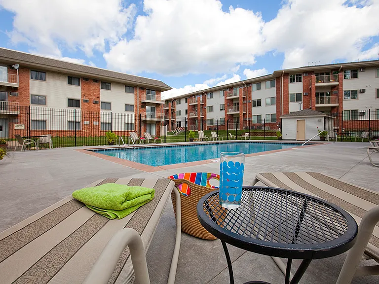 Parkwood Pointe Apartments — Photo 22