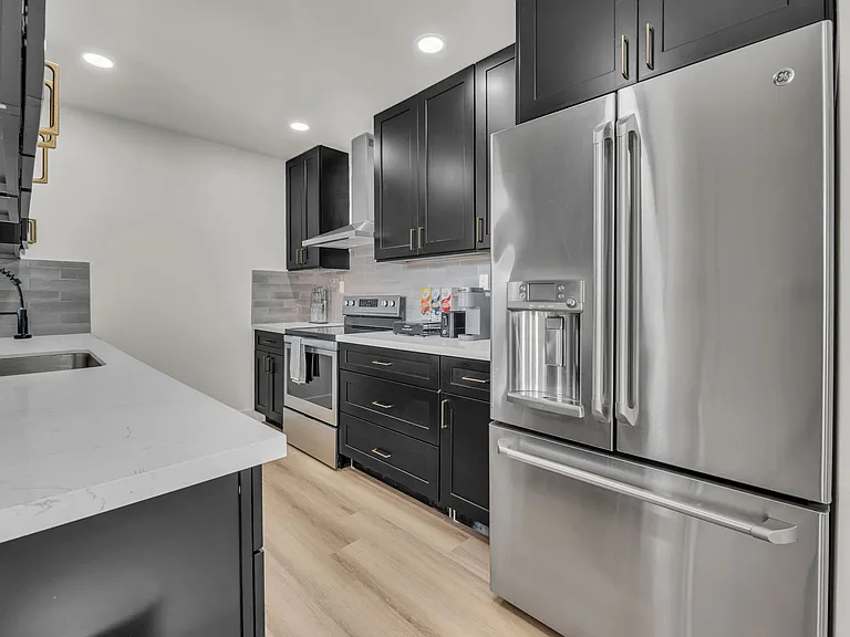102 W Maryland Ave #E2 — Photo 4