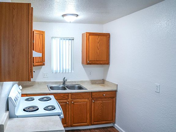 2nd image of 3119 Valle Ave #12