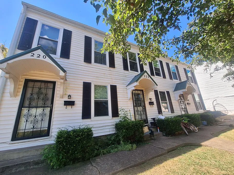 224 W 3rd St #224