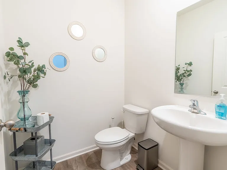 2671 Seeley St — Photo 6