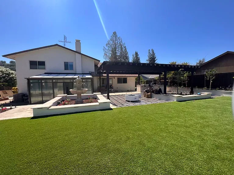 1005 Border Rd — Photo 2