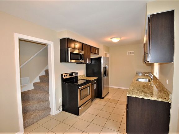 3rd image of 1932 N Newland Ave