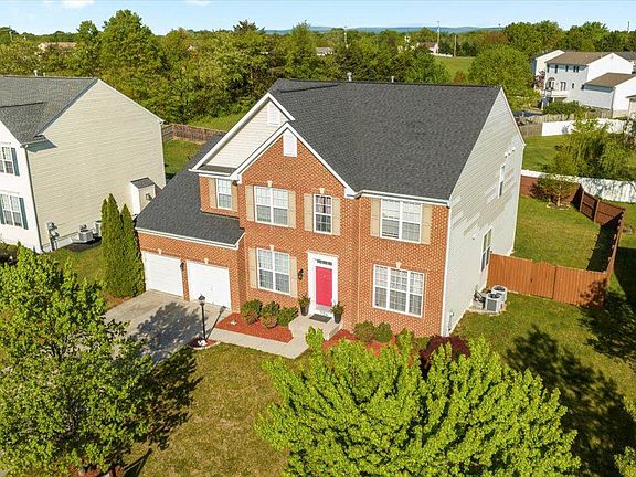 3rd image of 106 Marlise Ln