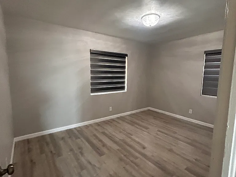 1104 Saint Johns Dr — Photo 4