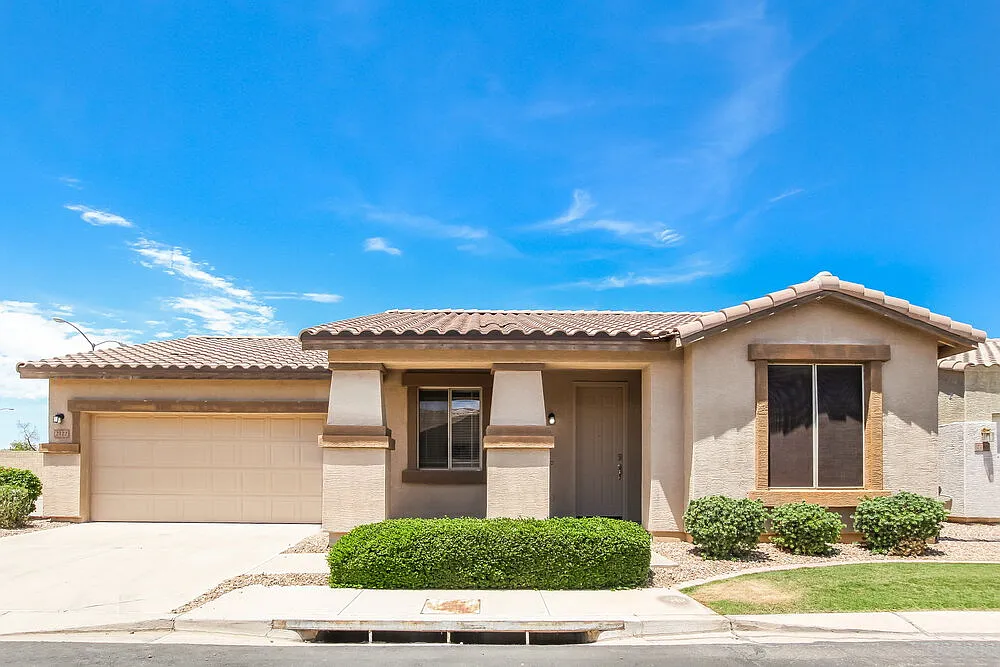 3 bed, 2.0 bath, 1353 sqft, $2,030 — Photo 1
