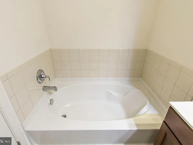 23045 Sweetspire Dr — Photo 24