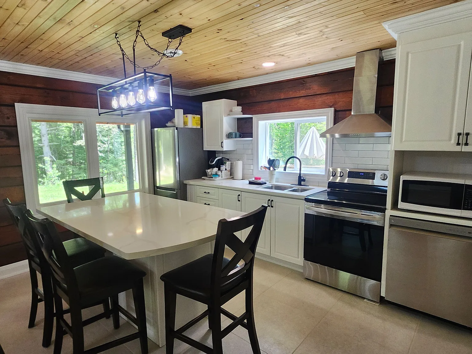 2 bed, $2,500 — Photo 3