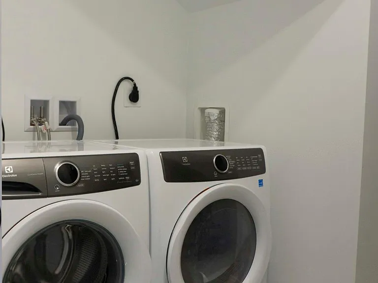 79 Linden St #4R — Photo 7