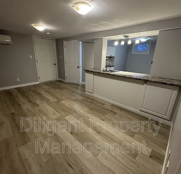 736 Stormont St #LOWER — Photo 12