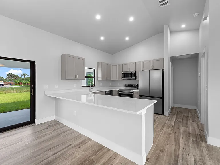 6151 Hershey Ave — Photo 11