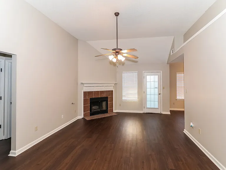 7456 Jennifer Dr — Photo 2